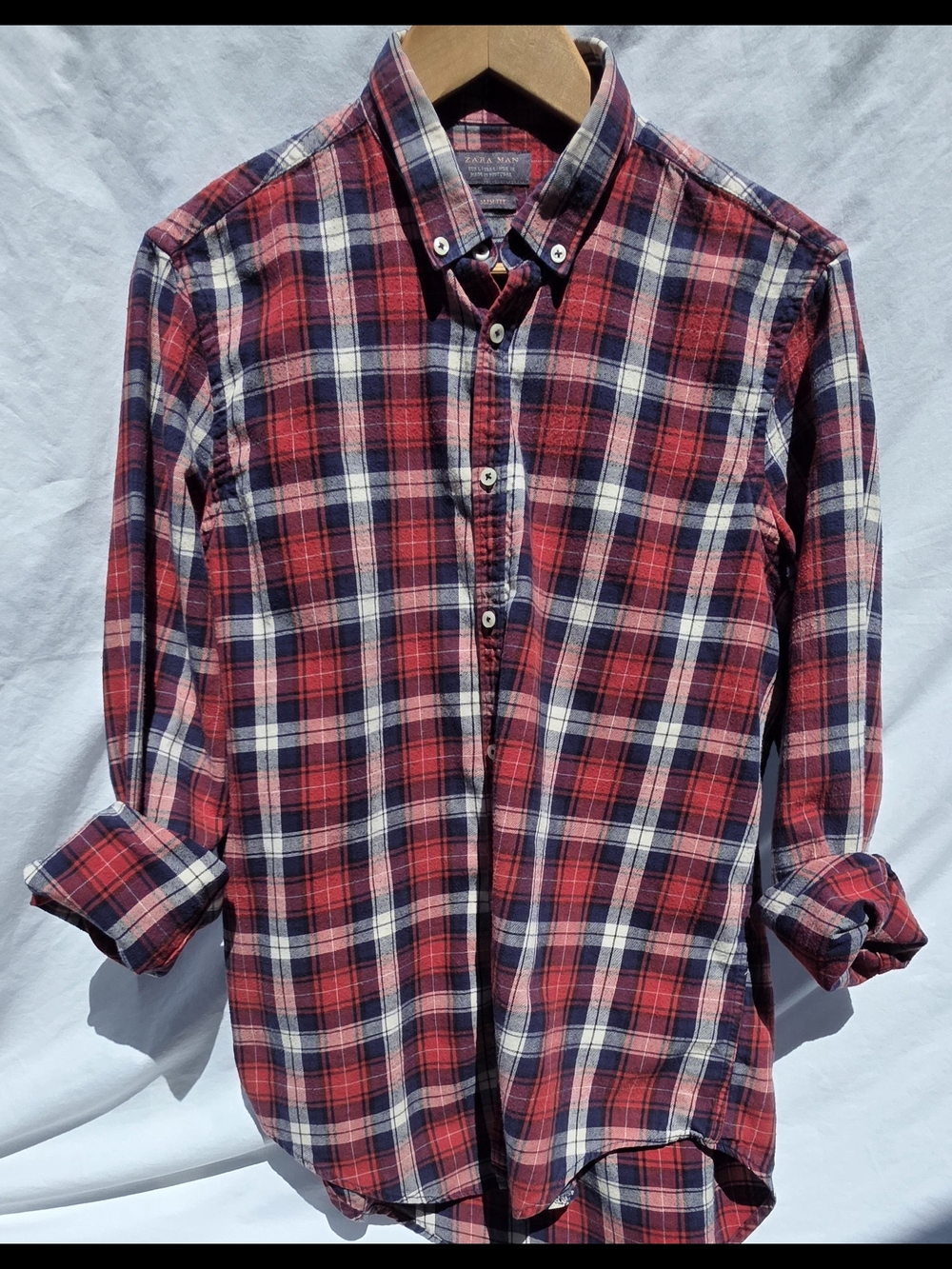 Zara Men's Slim Fit Size Large Red and Navy Plaid Button-Down Shirt